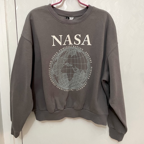 H&M Tops - H&M divided sweatshirt💟 •Size: M•Fabric: cotton warm fuzzy wool on the inside